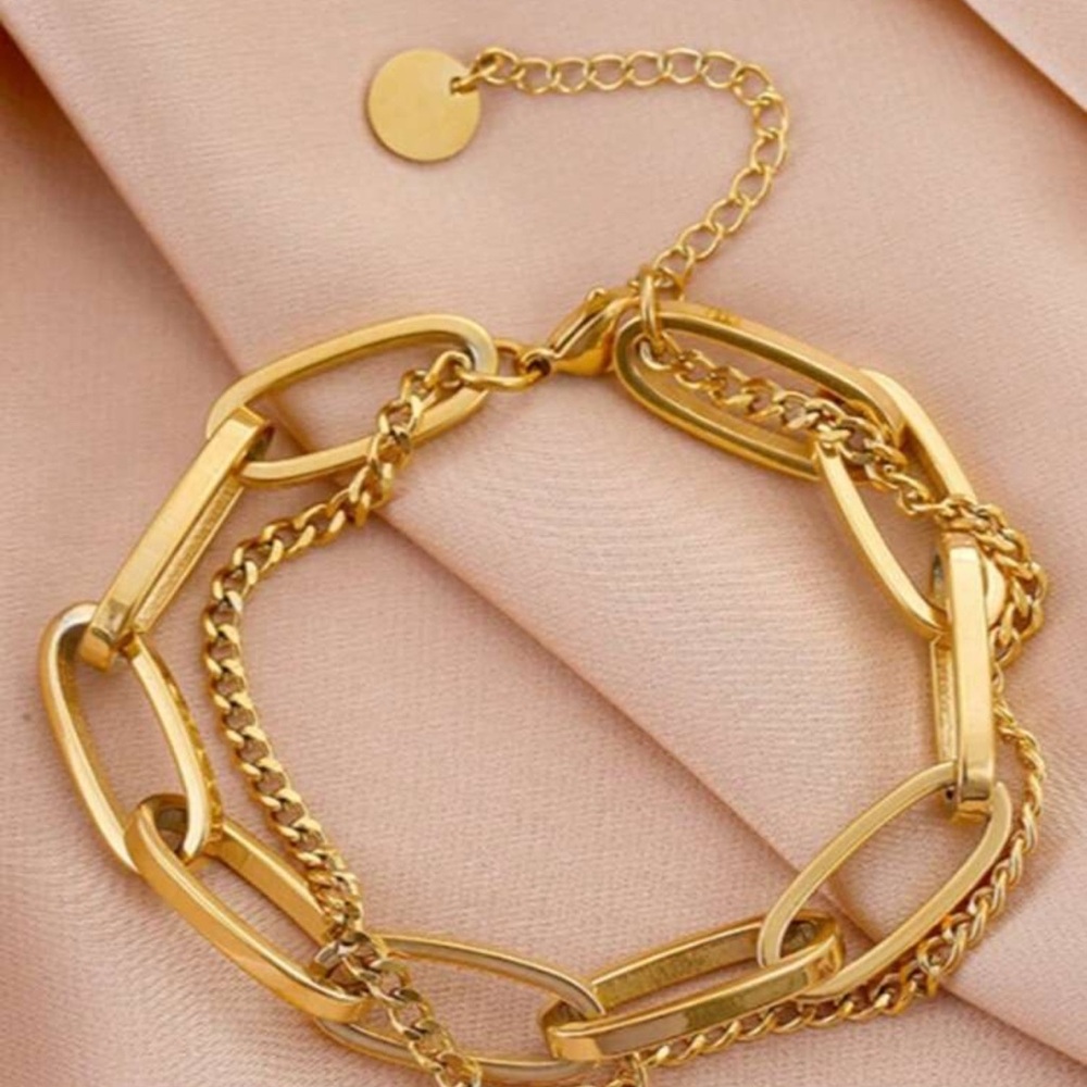 Elegant Gold Chain Bracelet